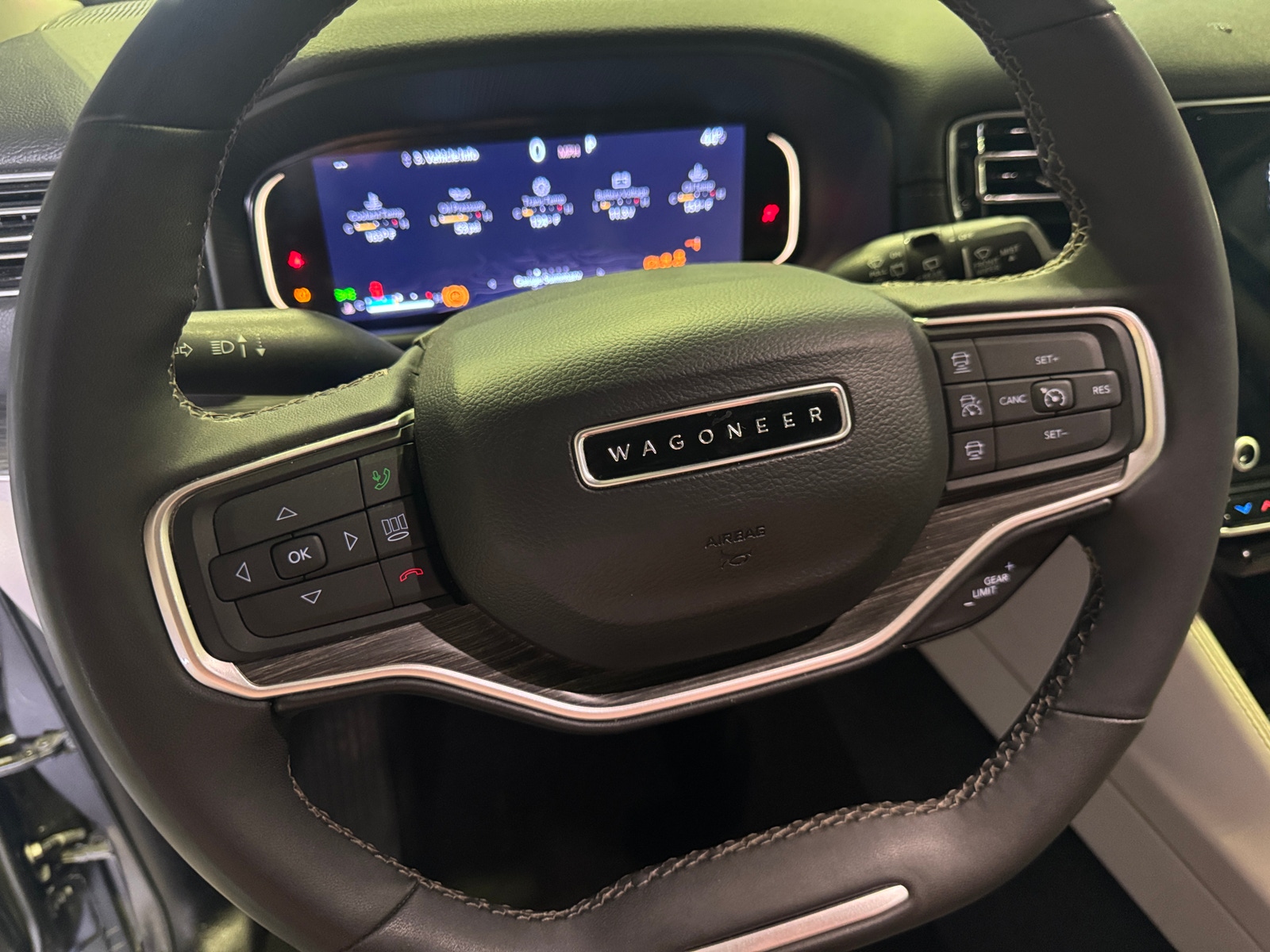 Thumbnail: 2024 Jeep Wagoneer - 4