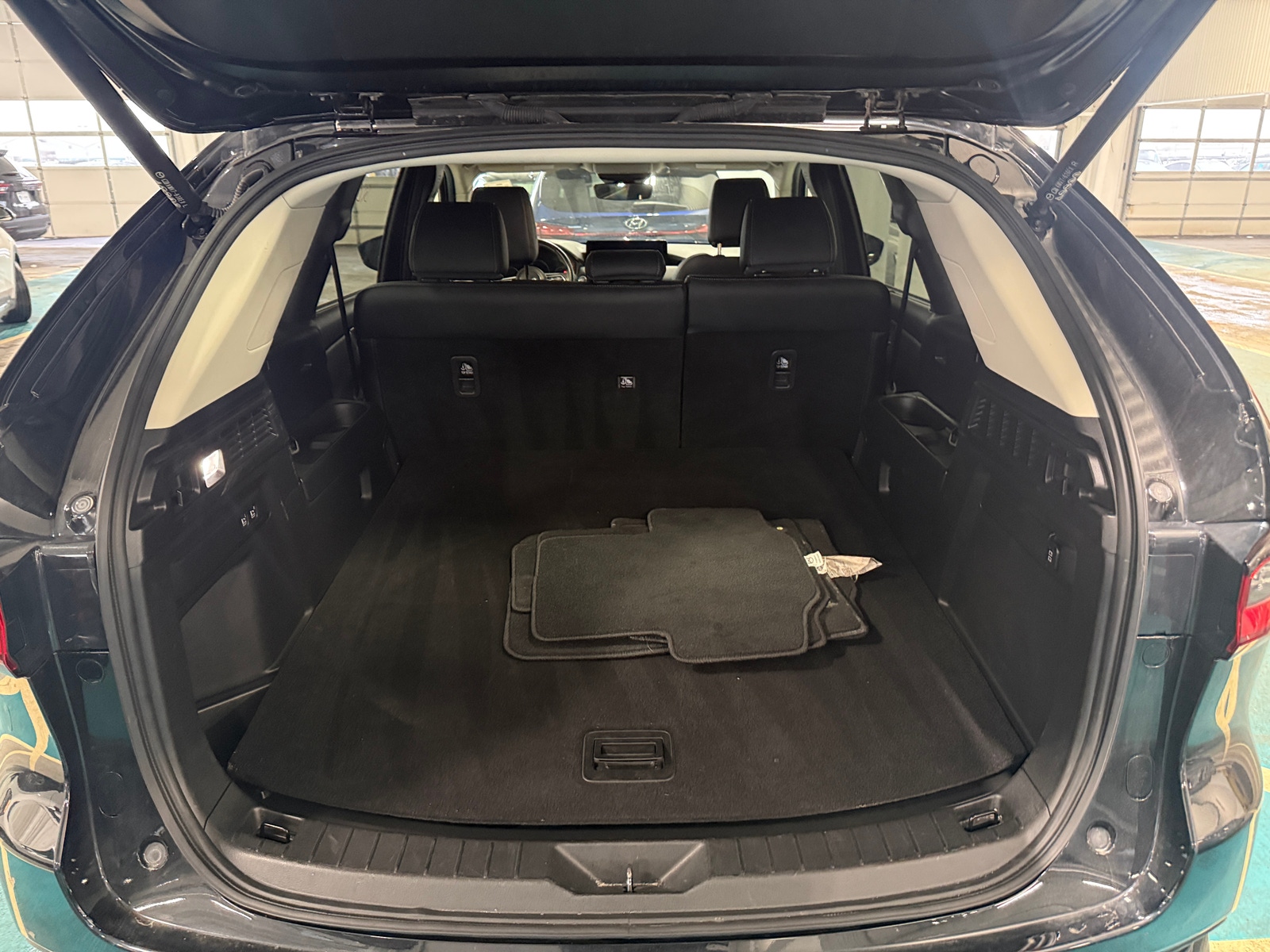 Thumbnail: 2025 Mazda CX-70 - 6