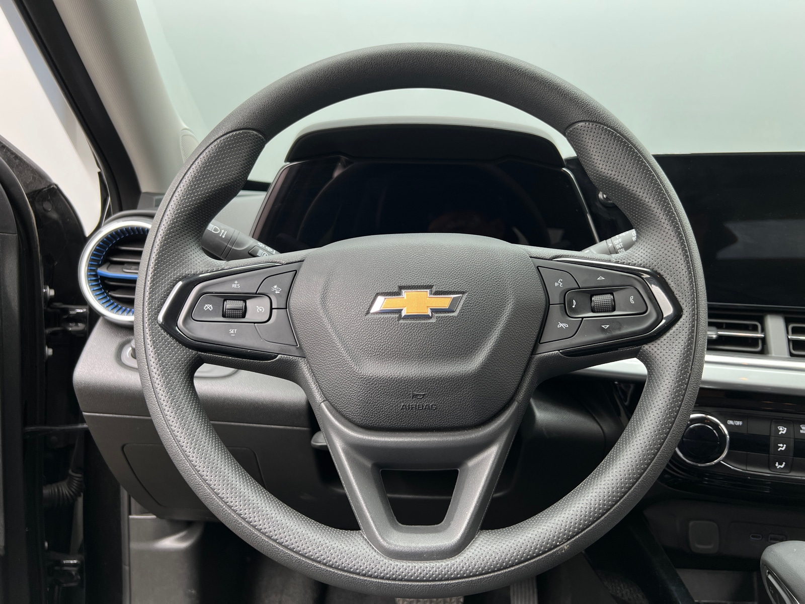 Thumbnail: 2025 Chevrolet Trax - 5