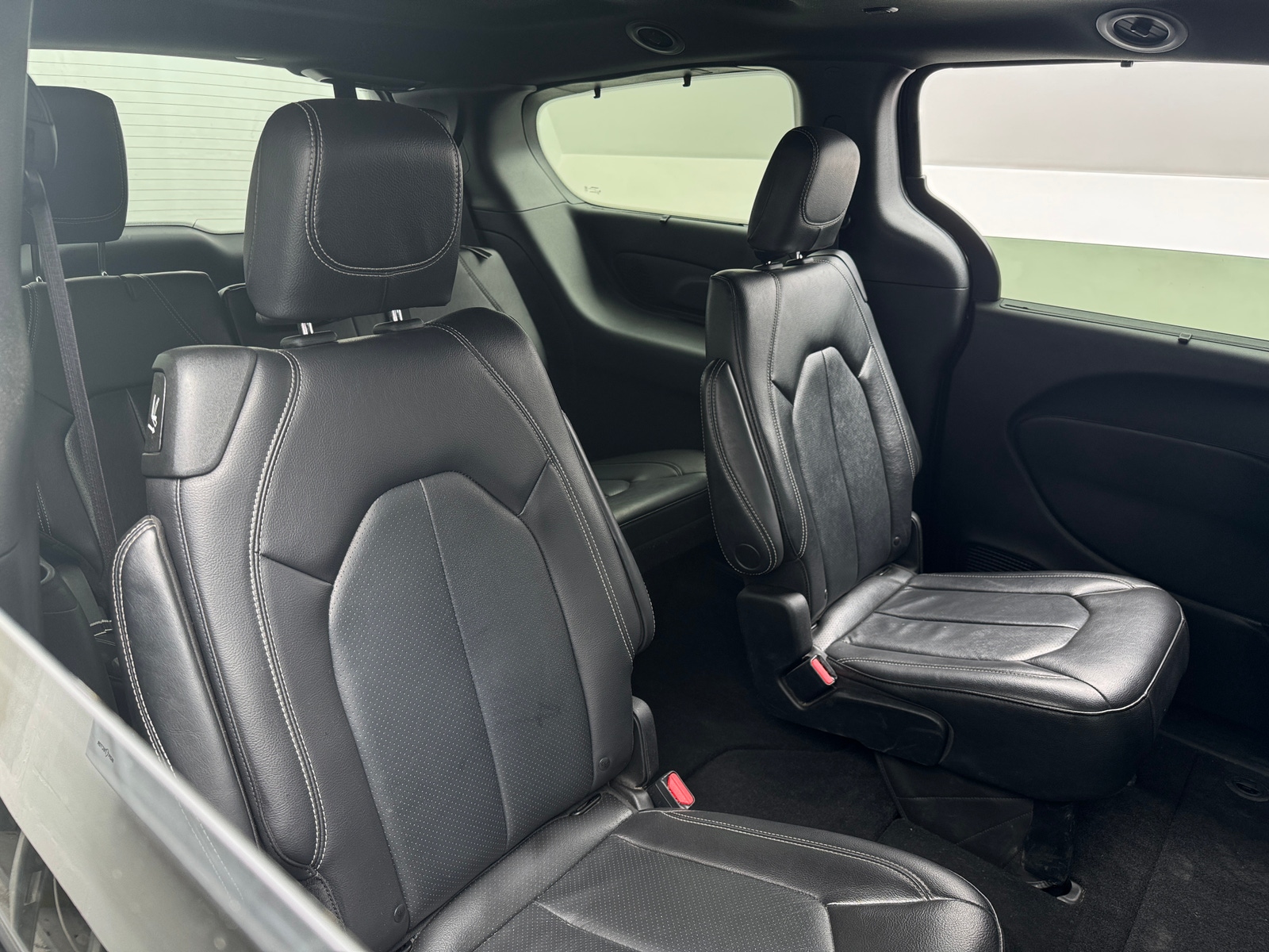 Thumbnail: 2022 Chrysler Pacifica - 5