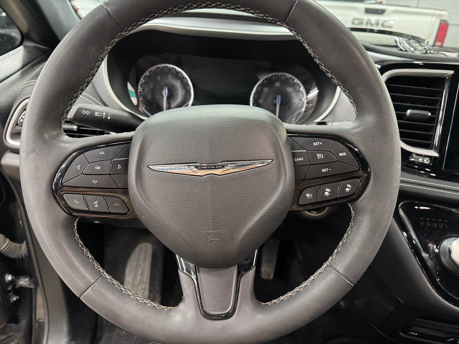 Thumbnail: 2022 Chrysler Pacifica - 4