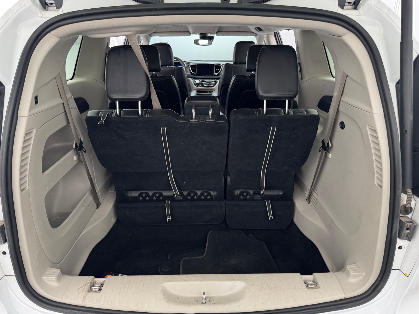 Thumbnail: 2023 Chrysler Pacifica - 6