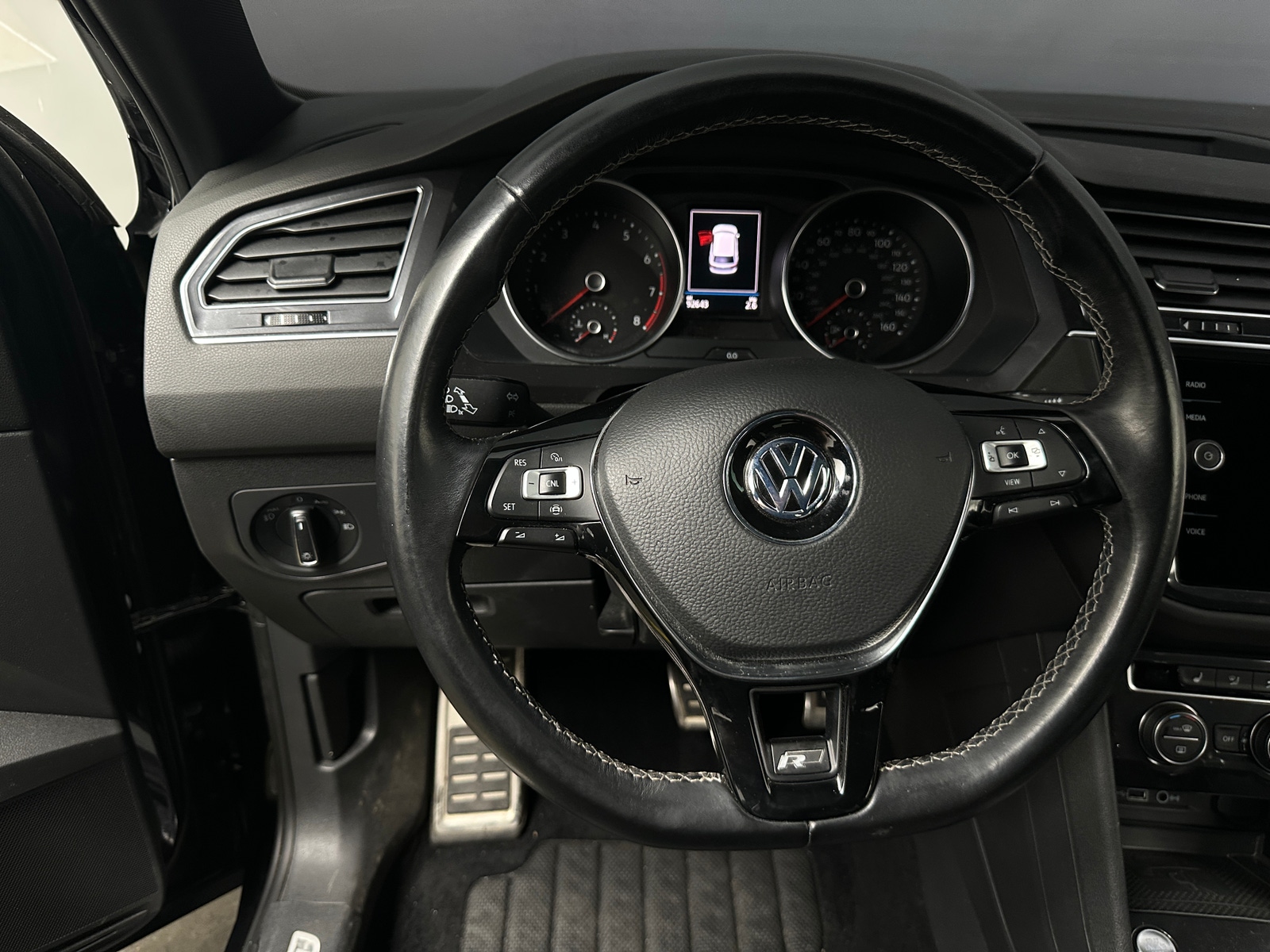 Thumbnail: 2020 Volkswagen Tiguan - 4