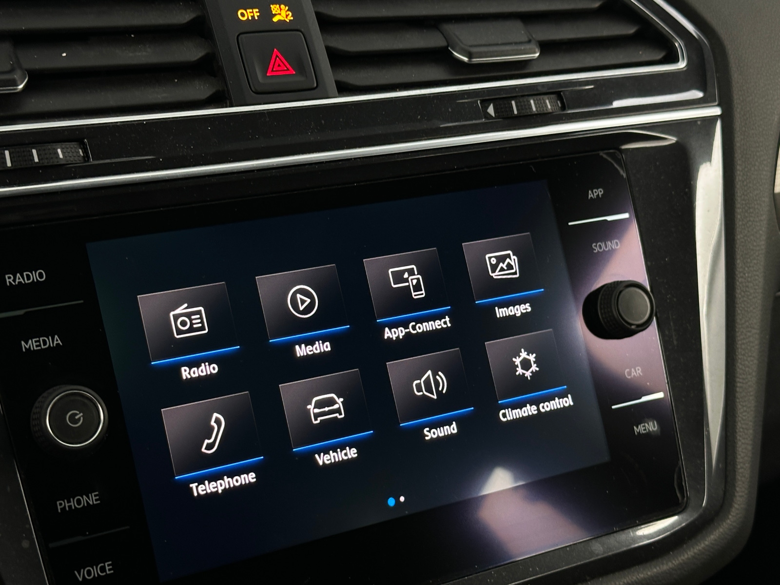 Thumbnail: 2020 Volkswagen Tiguan - 3