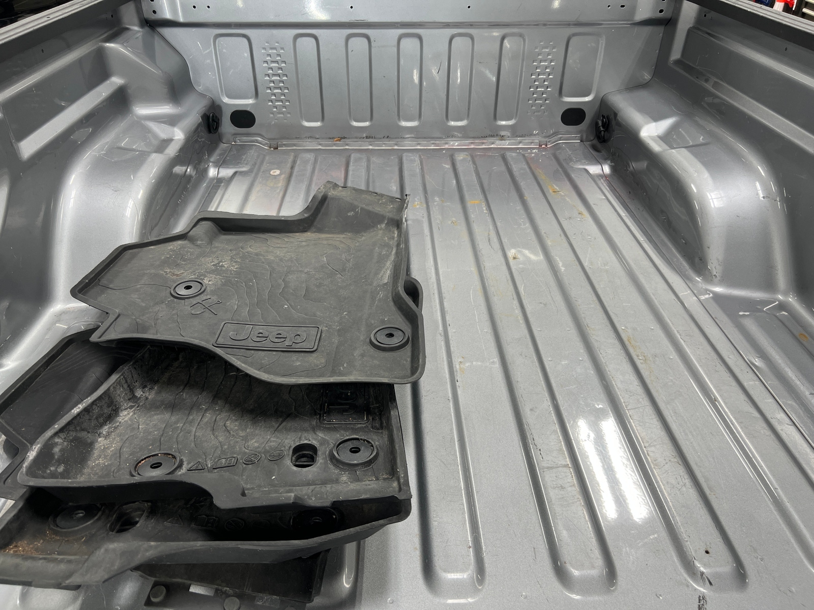 Thumbnail: 2021 Jeep Gladiator - 7