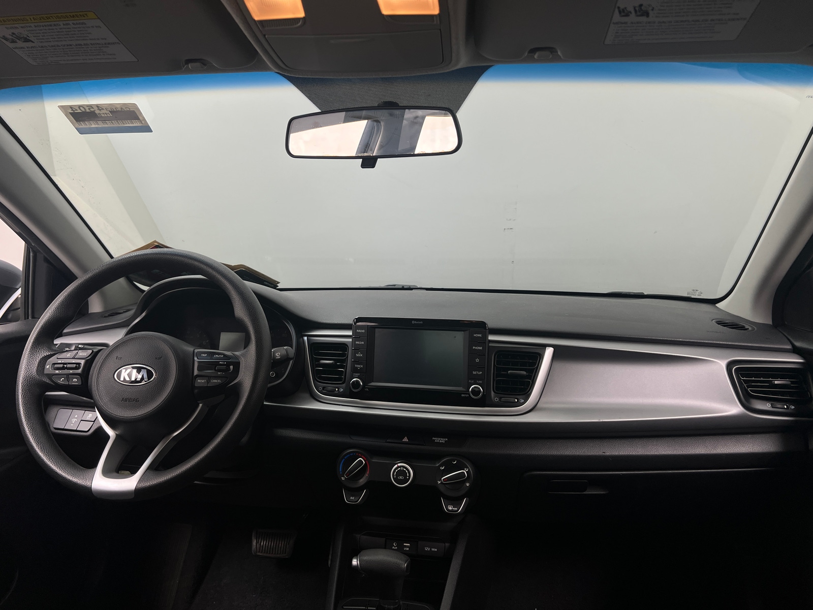 Thumbnail: 2020 Kia Rio - 3