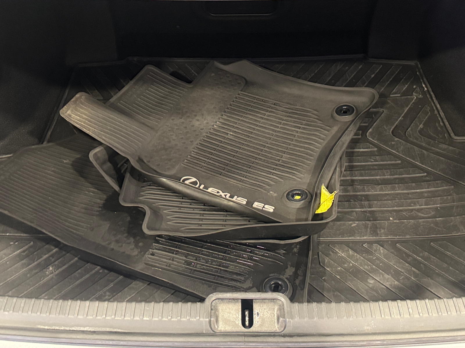 Thumbnail: 2023 Lexus ES - 6