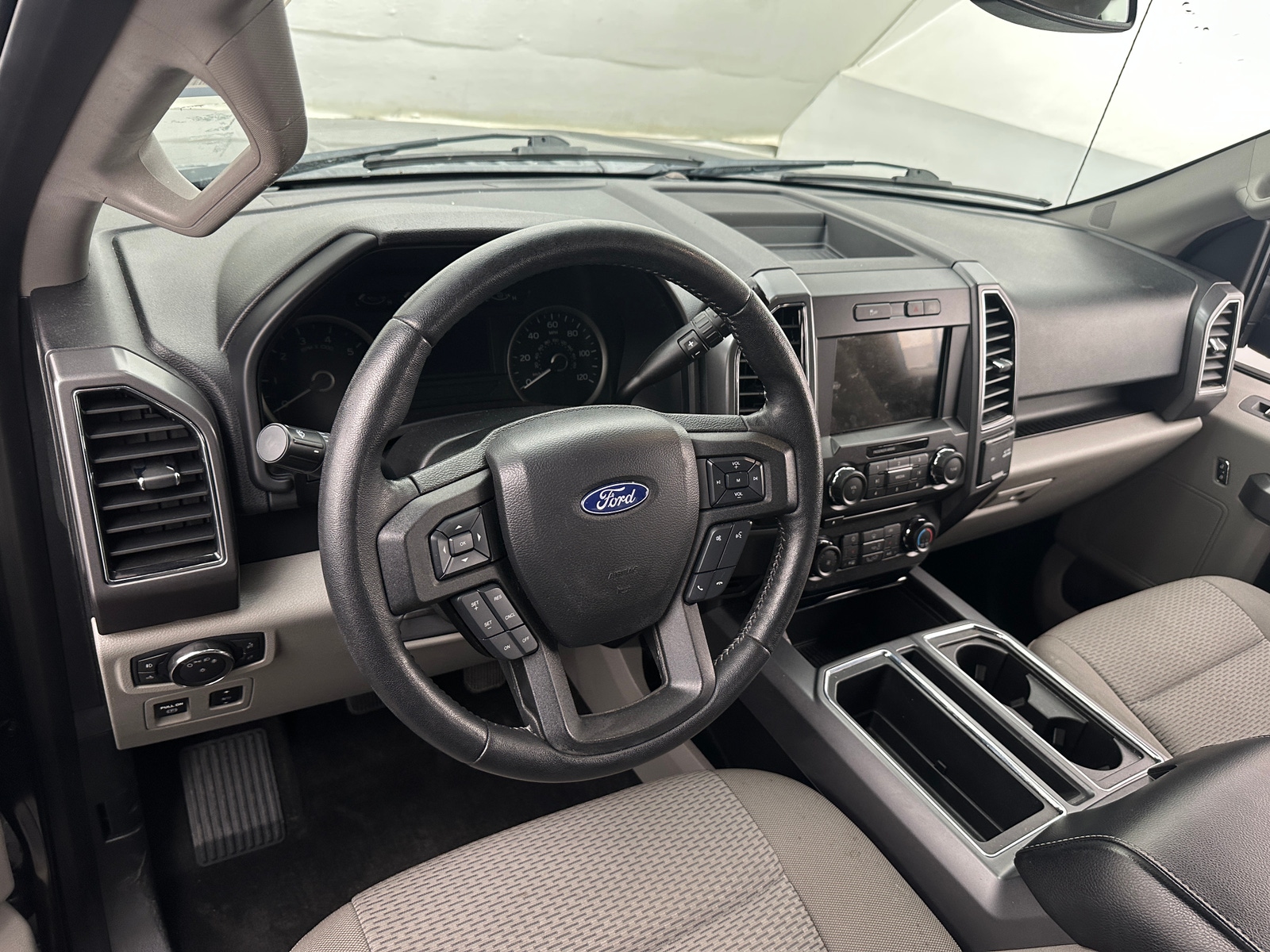 Thumbnail: 2018 Ford Econoline - 3