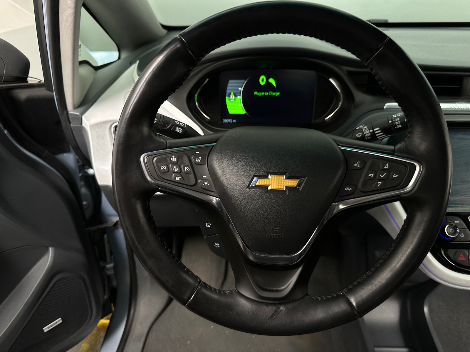 Thumbnail: 2017 Chevrolet Bolt EV - 4