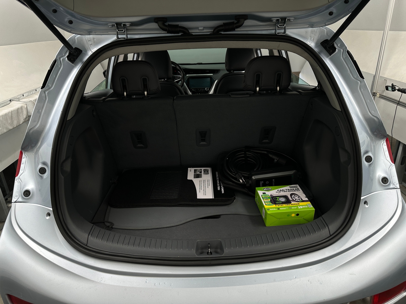 Thumbnail: 2017 Chevrolet Bolt EV - 6