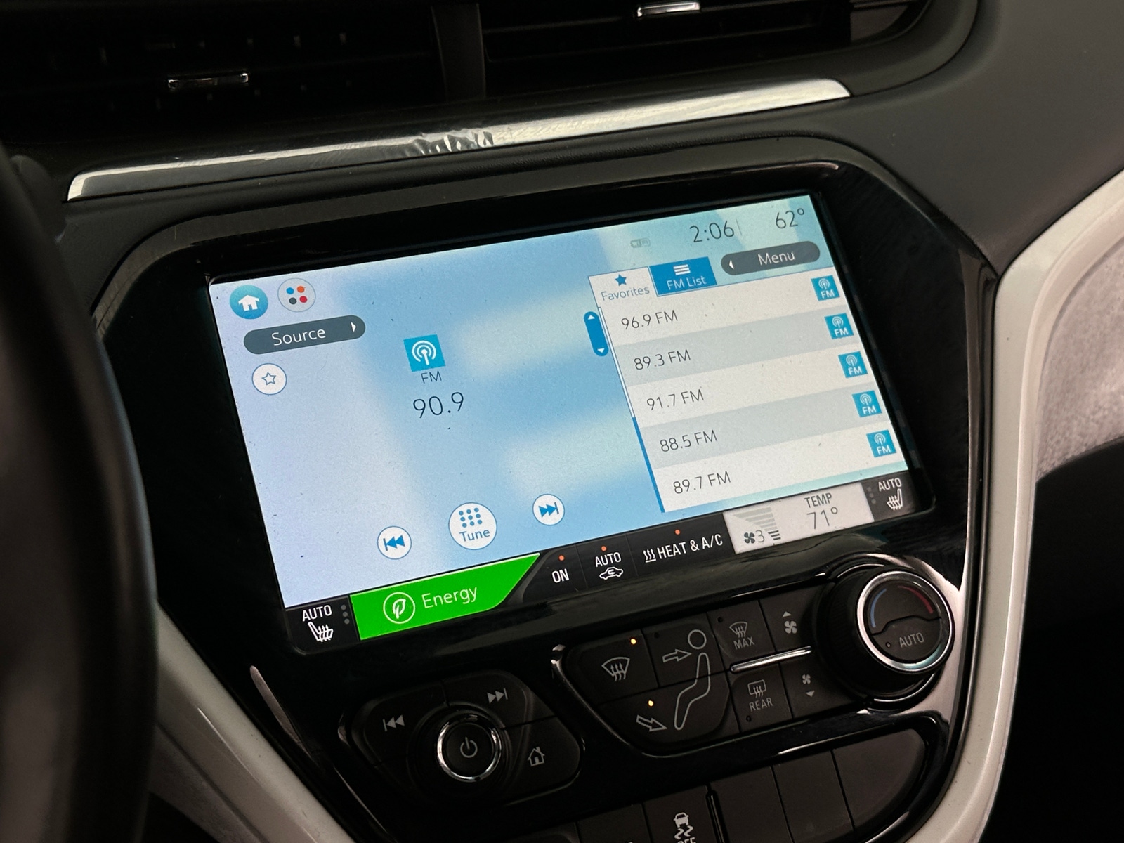 Thumbnail: 2017 Chevrolet Bolt EV - 3