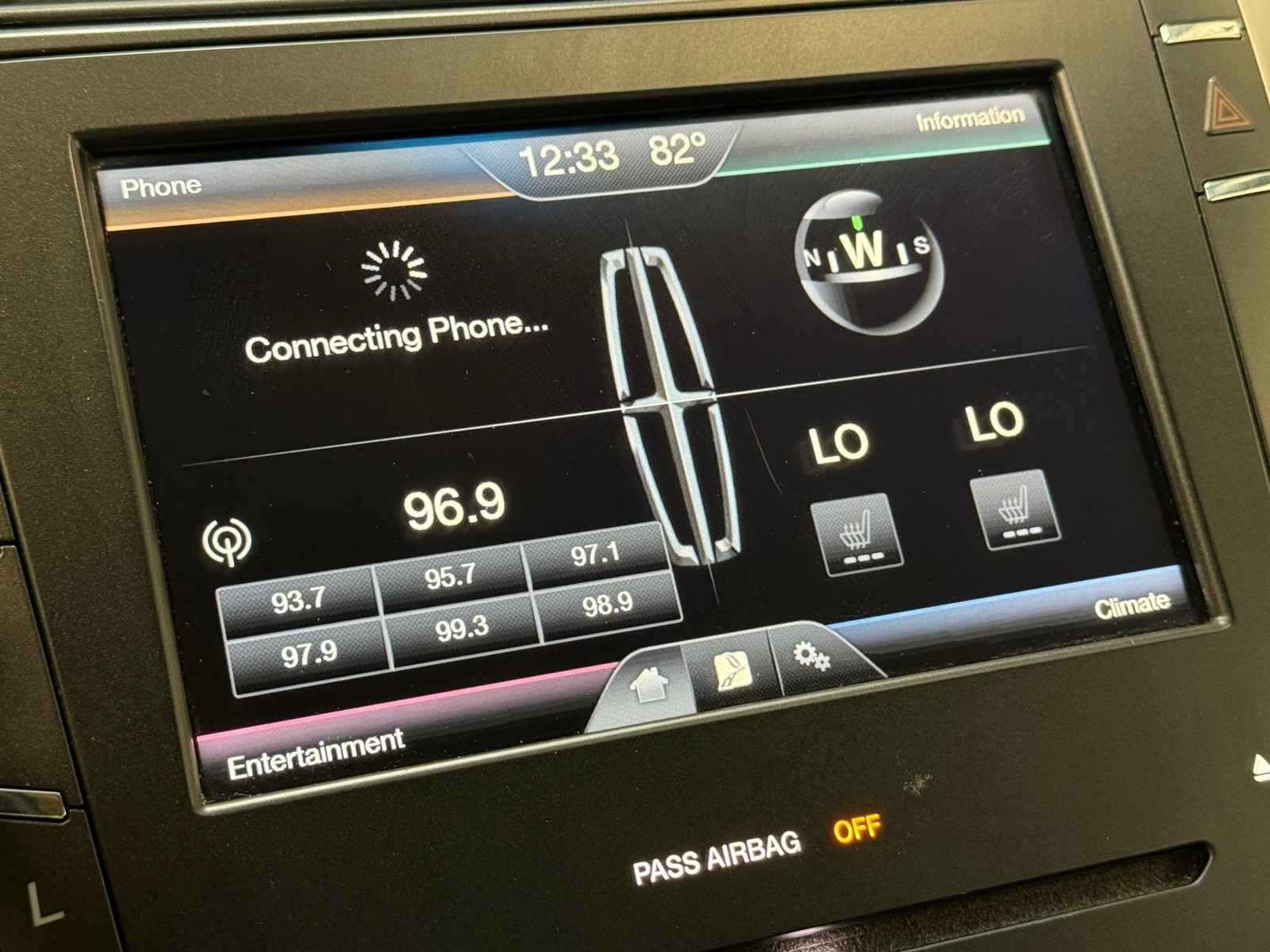 Thumbnail: 2016 Lincoln MKZ - 3