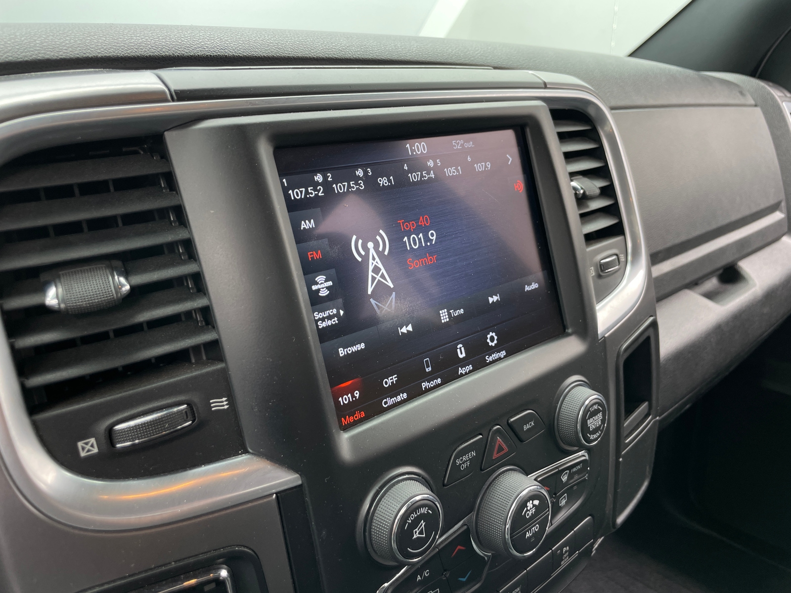 Thumbnail: 2021 RAM 1500 Classic - 4