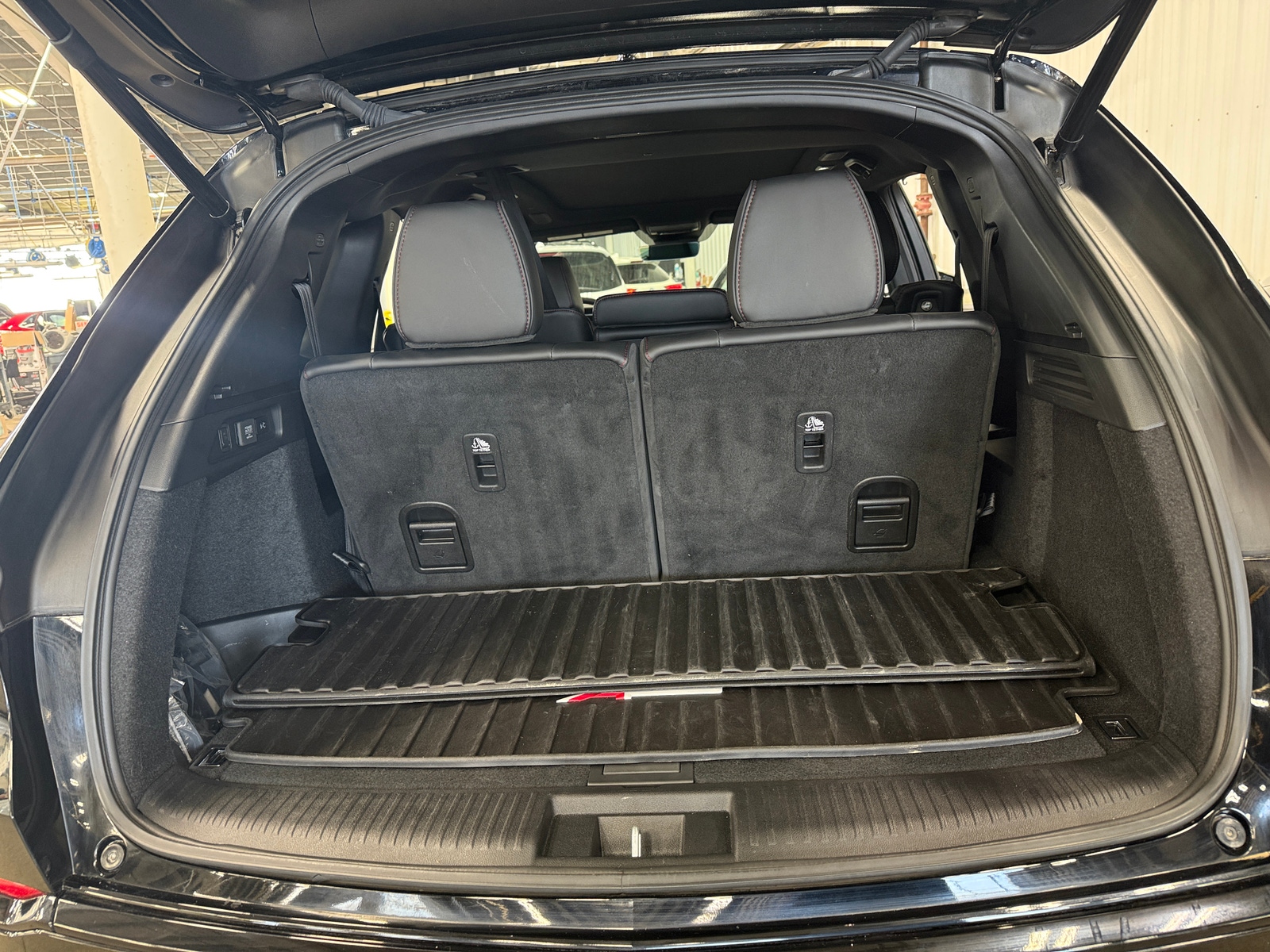 Thumbnail: 2025 Acura MDX - 6