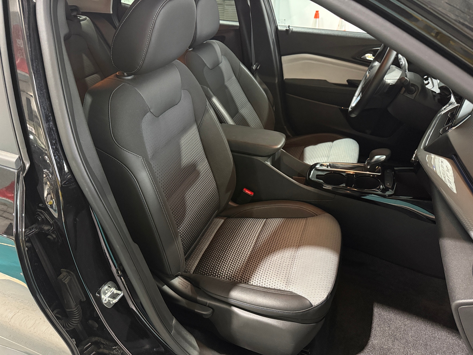 Thumbnail: 2025 Chevrolet Trax - 2