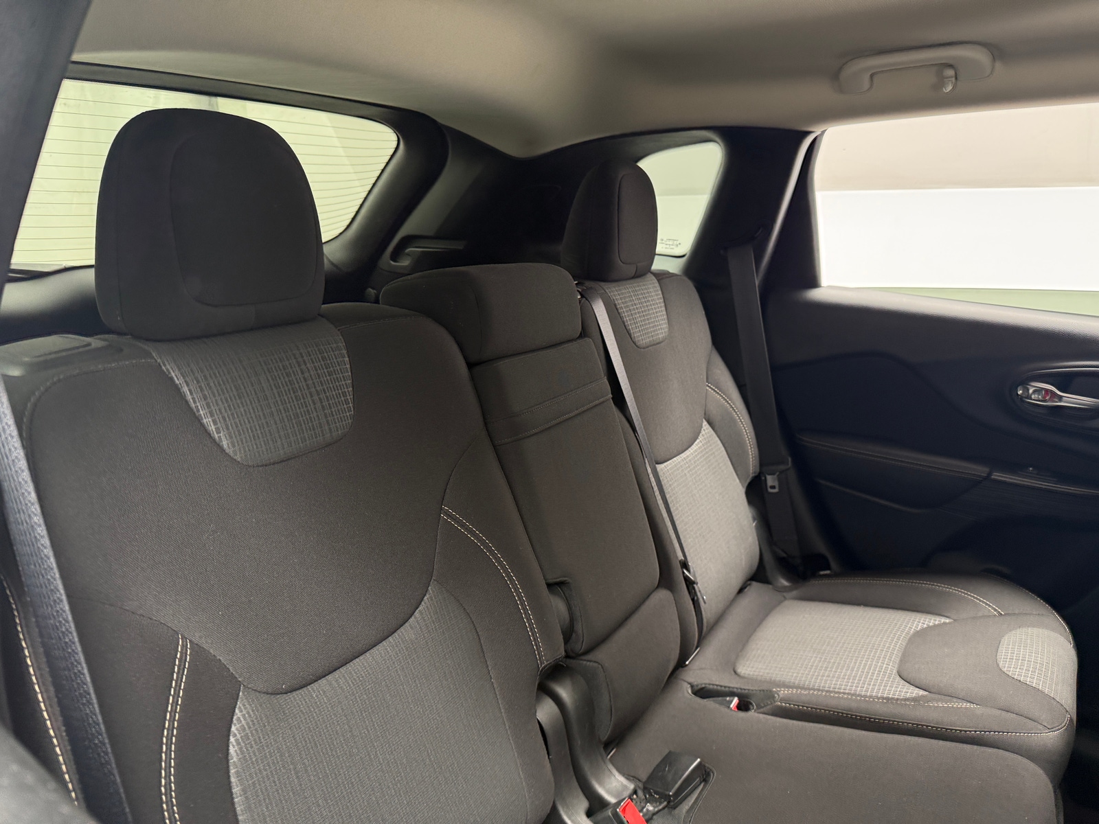 Thumbnail: 2017 Jeep Cherokee - 6