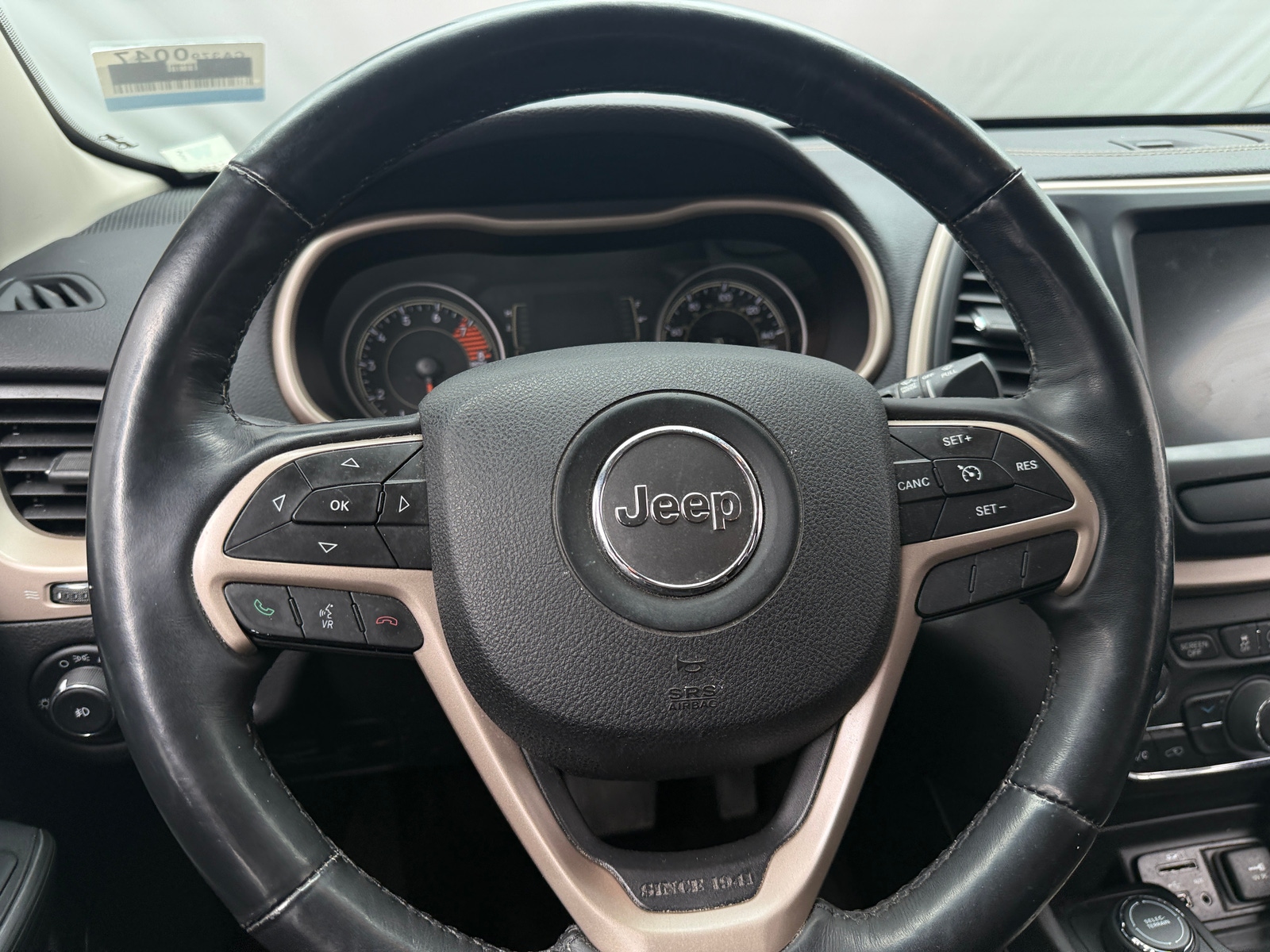 Thumbnail: 2017 Jeep Cherokee - 5