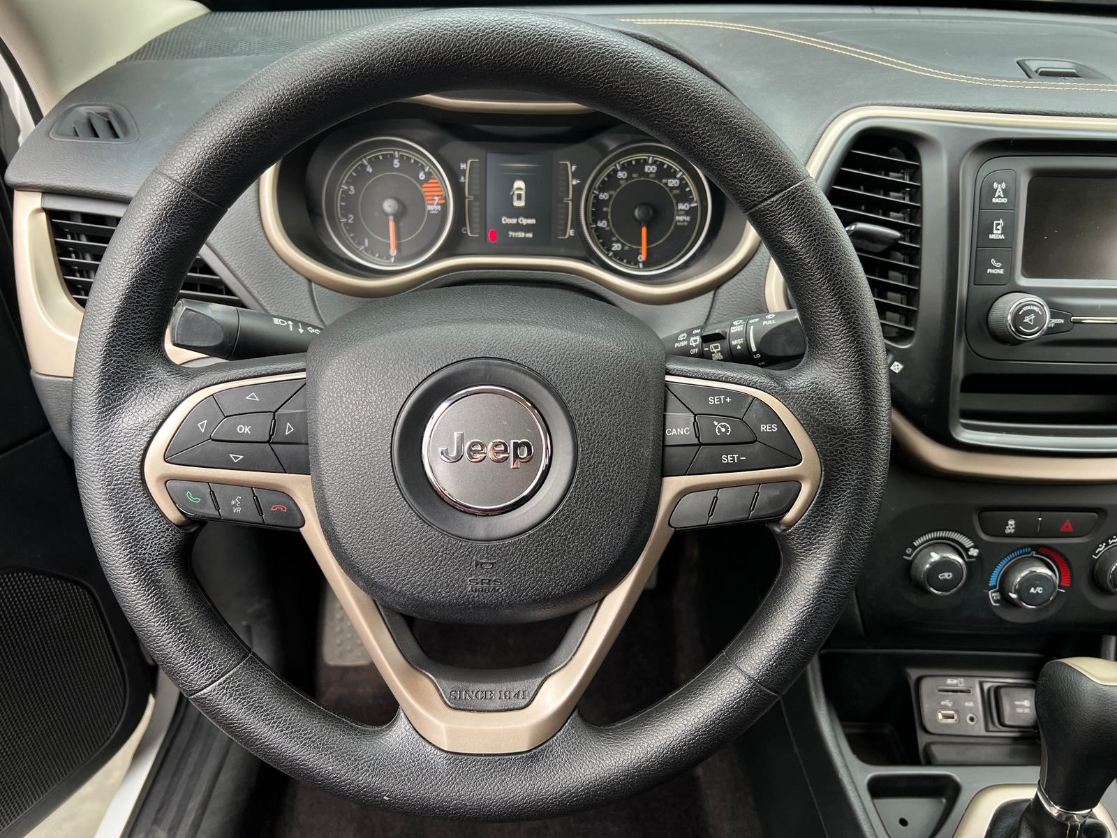 Thumbnail: 2016 Jeep Cherokee - 5