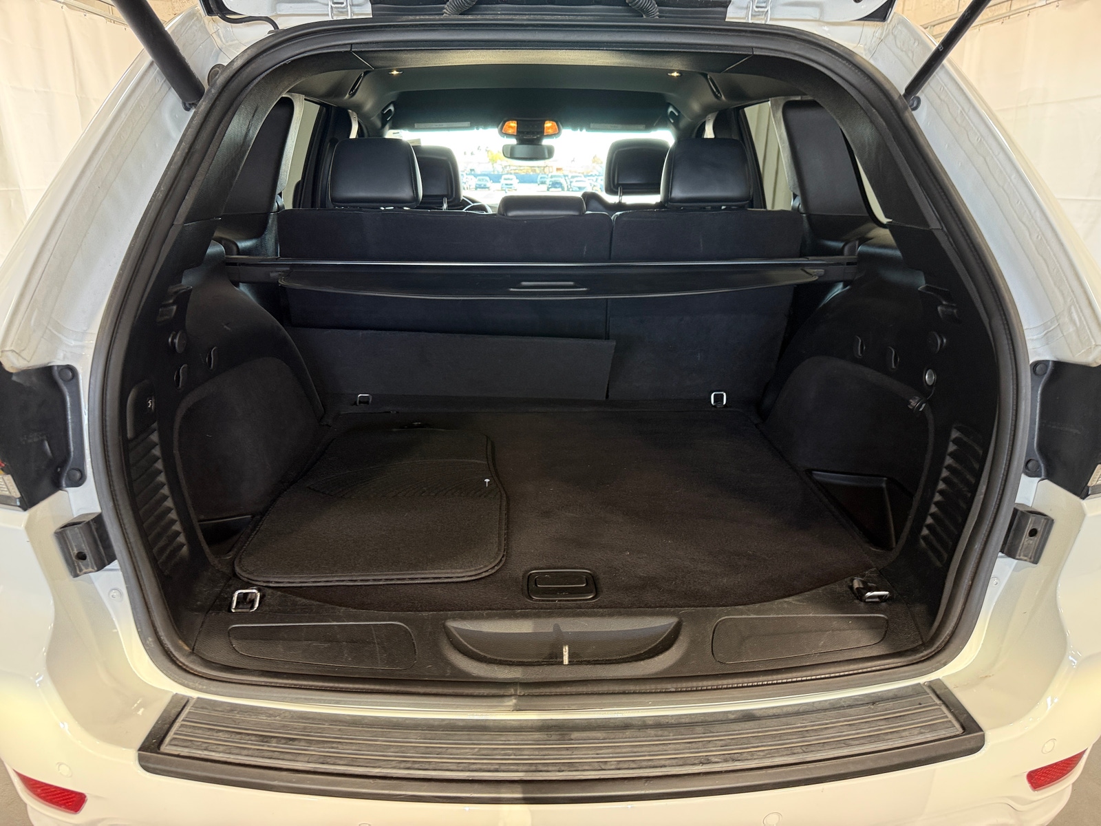 Thumbnail: 2017 Jeep Grand Cherokee - 7