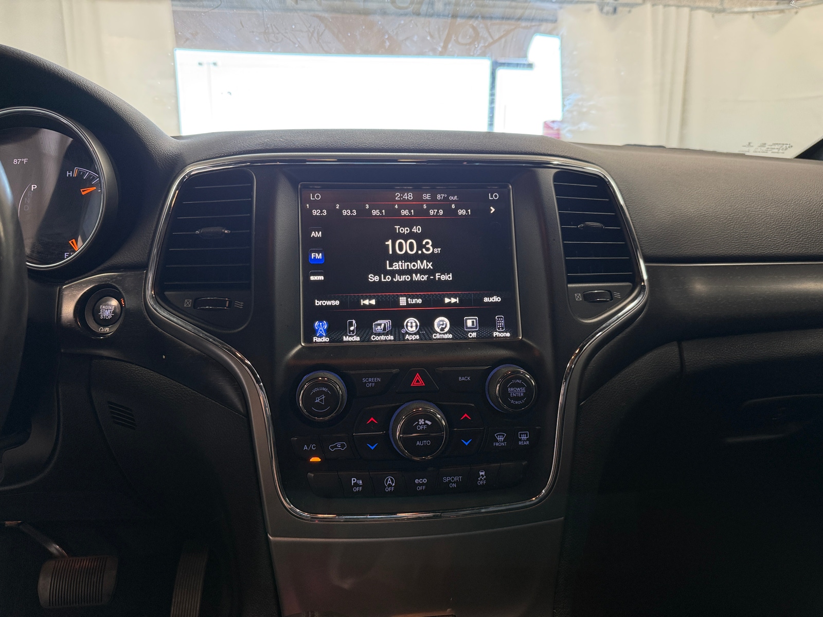 Thumbnail: 2017 Jeep Grand Cherokee - 4