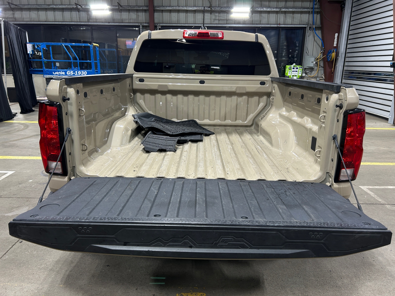 Thumbnail: 2023 Chevrolet Colorado - 7