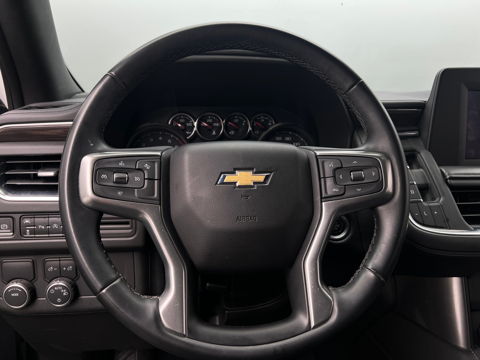 Thumbnail: 2023 Chevrolet Suburban - 5