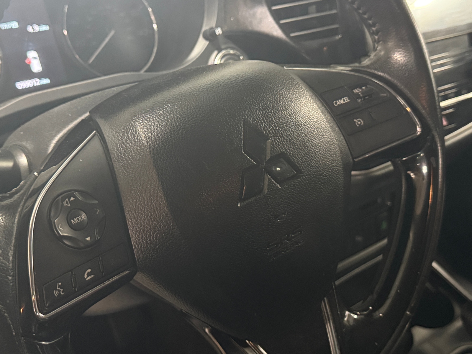 Thumbnail: 2020 Mitsubishi Outlander - 4