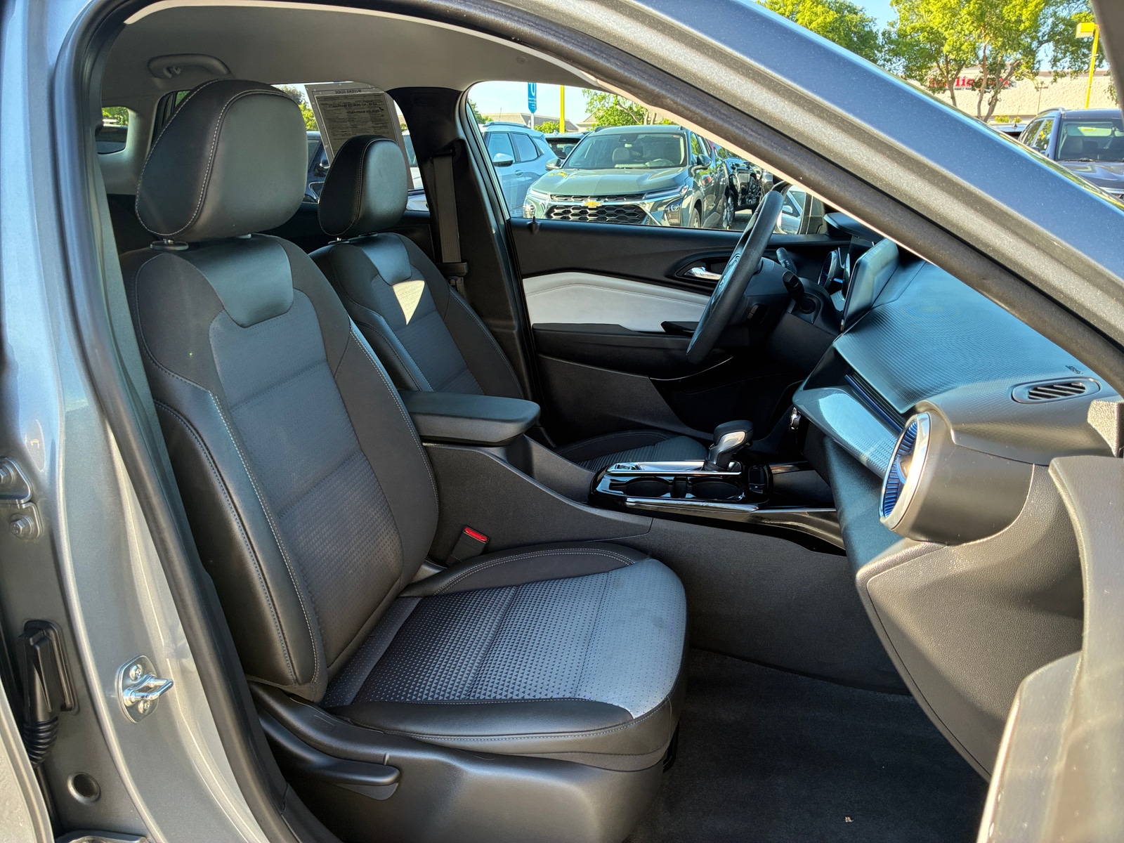 Thumbnail: 2025 Chevrolet Trax - 2