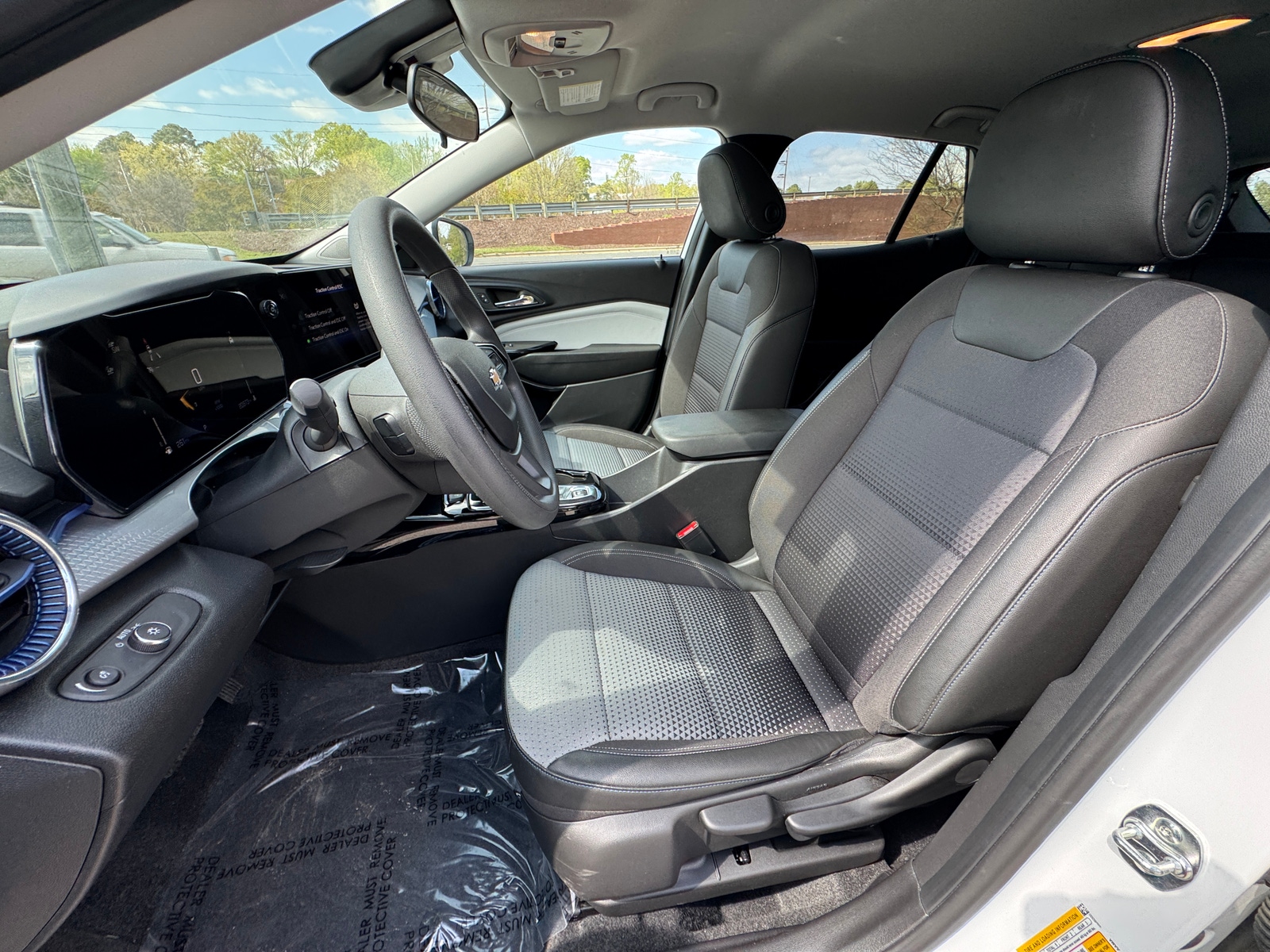 Thumbnail: 2025 Chevrolet Trax - 2