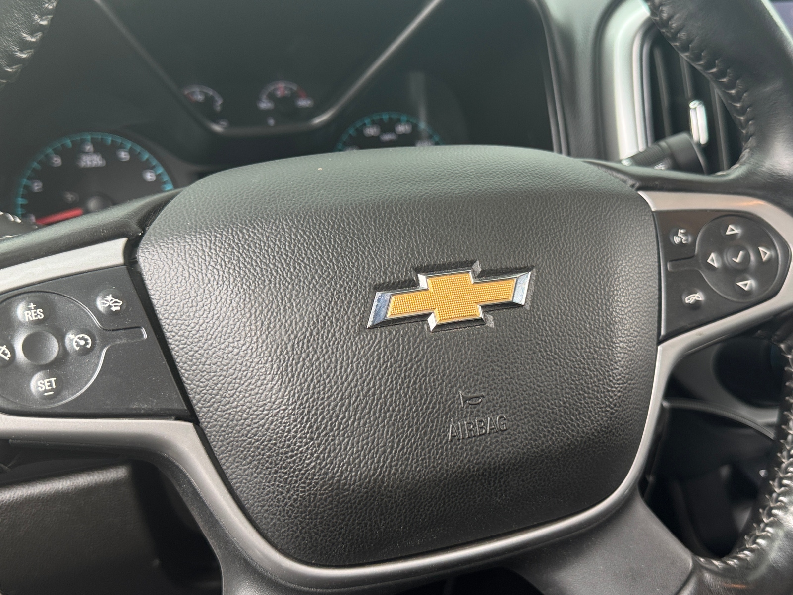 Thumbnail: 2022 Chevrolet Colorado - 5