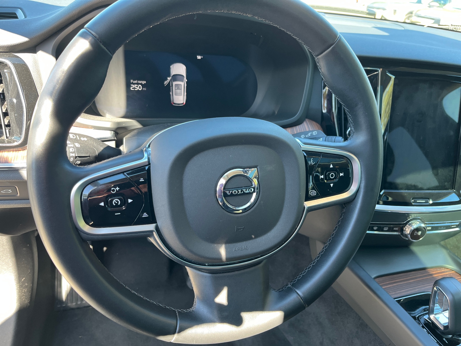 Thumbnail: 2025 Volvo V60 - 5