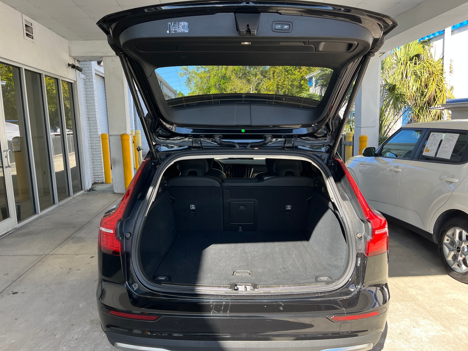 Thumbnail: 2025 Volvo V60 - 6