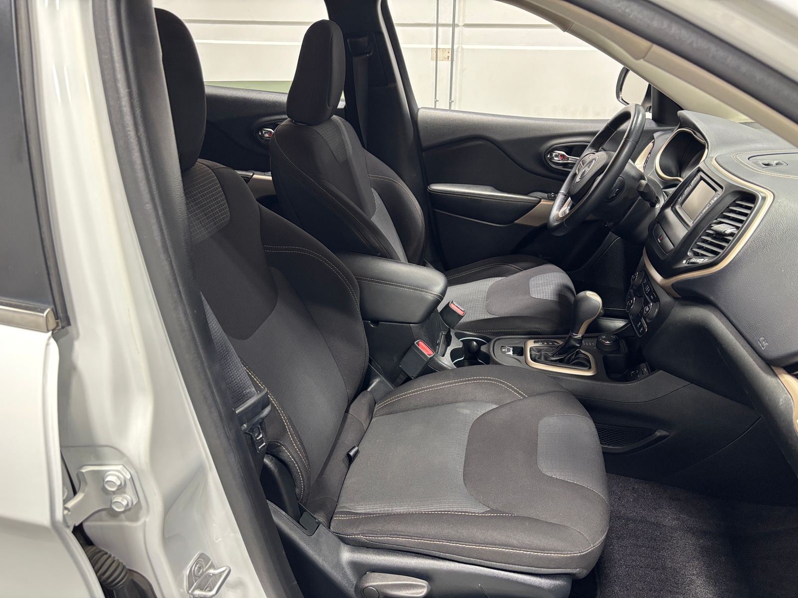 Thumbnail: 2017 Jeep Cherokee - 2