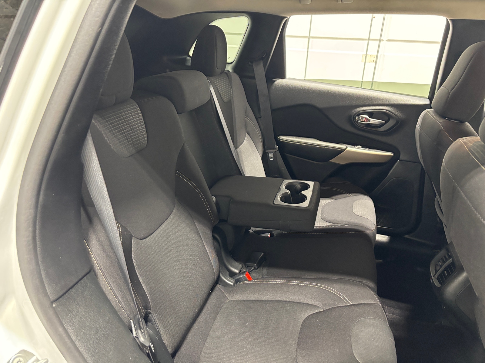 Thumbnail: 2017 Jeep Cherokee - 6