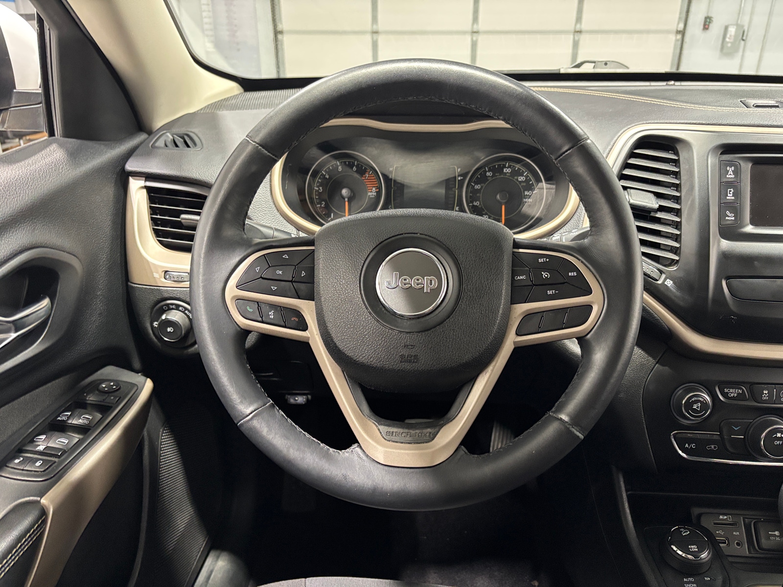 Thumbnail: 2017 Jeep Cherokee - 5