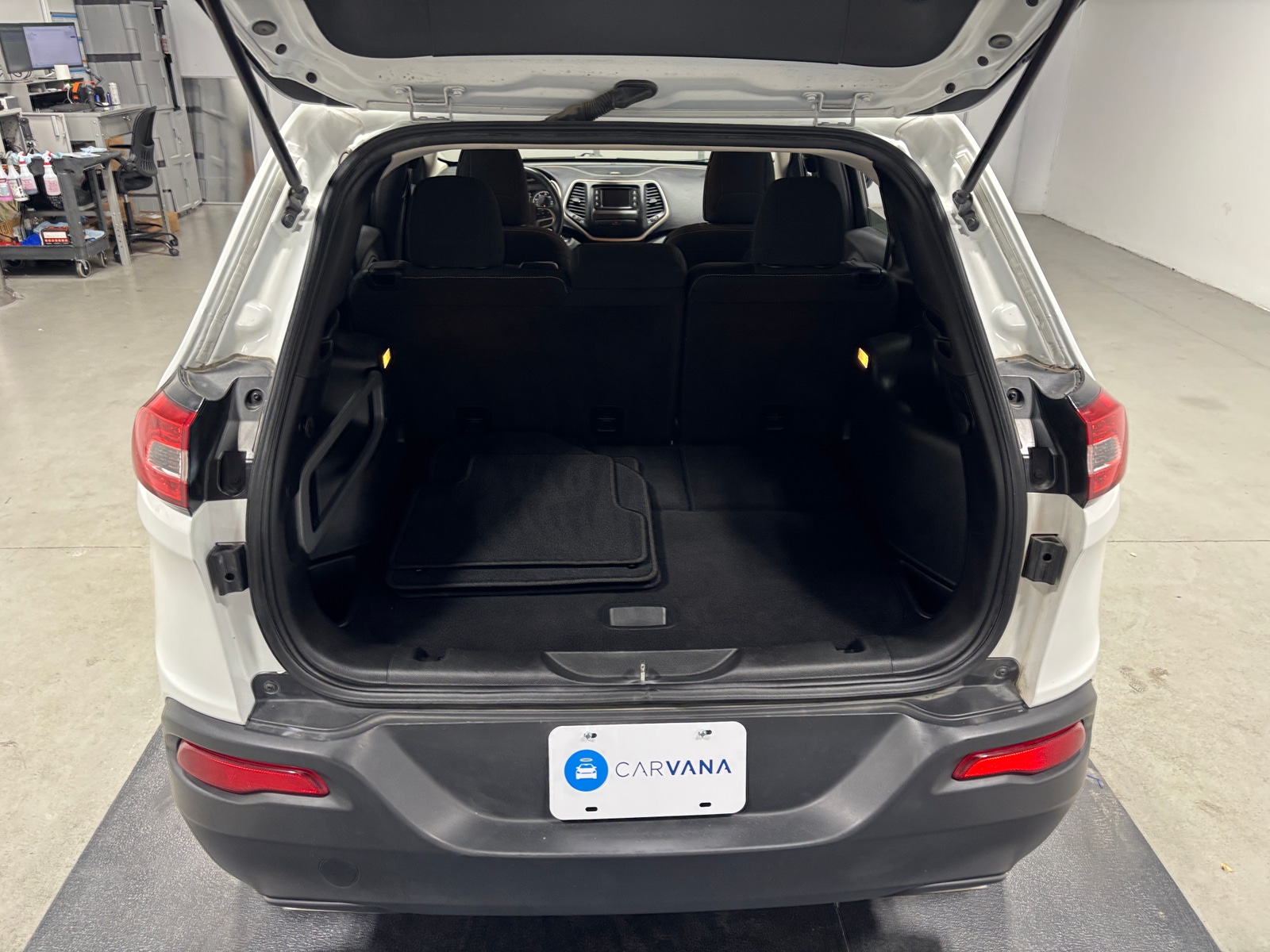 Thumbnail: 2017 Jeep Cherokee - 7