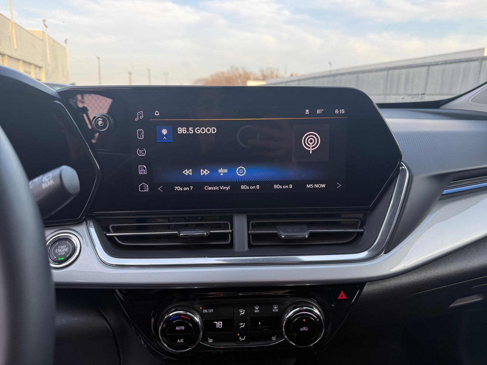 Thumbnail: 2025 Chevrolet Trax - 4