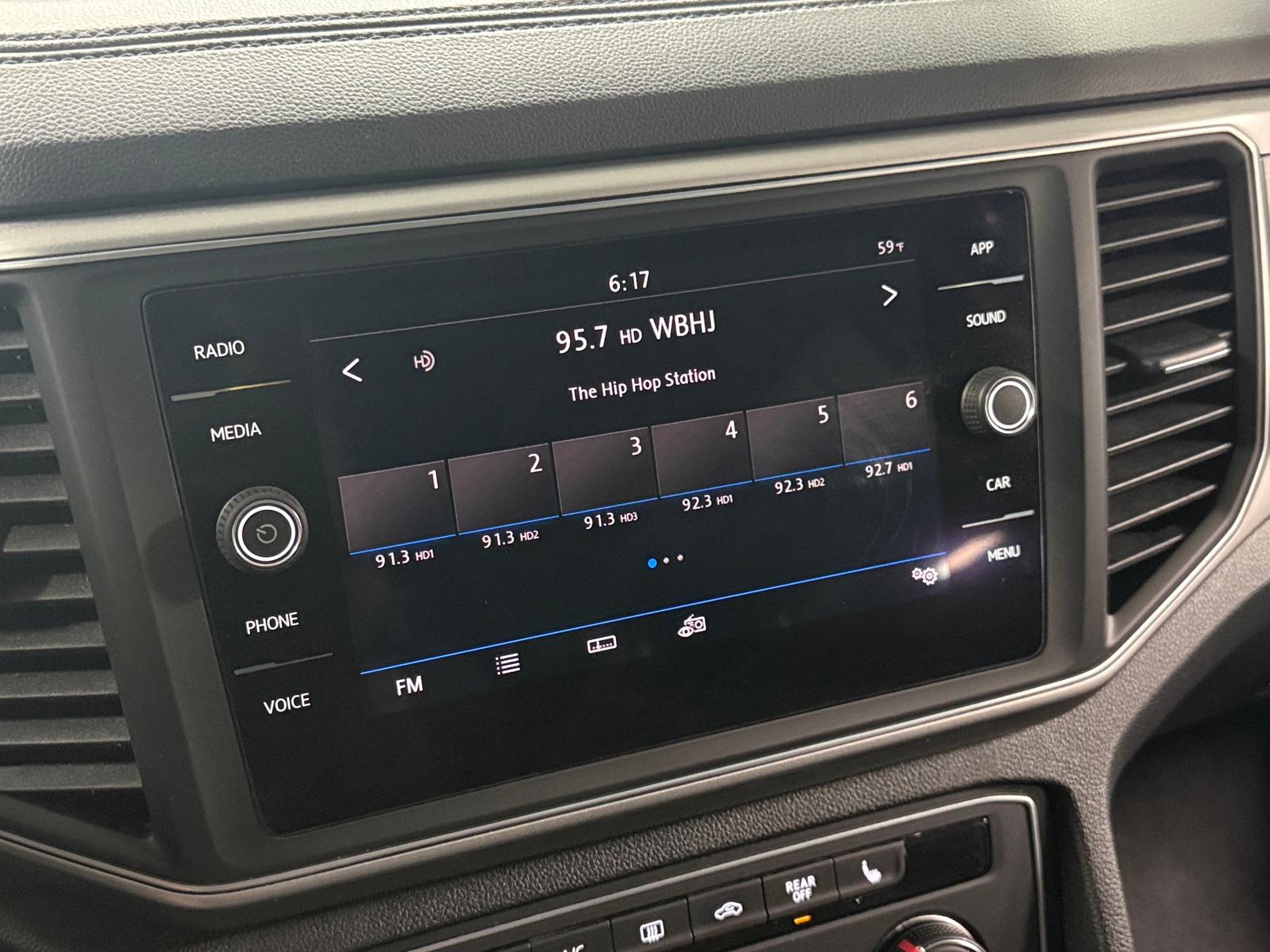 Thumbnail: 2018 Volkswagen Atlas - 3