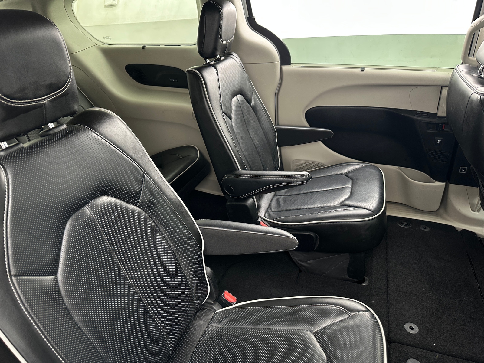 Thumbnail: 2022 Chrysler Pacifica - 5