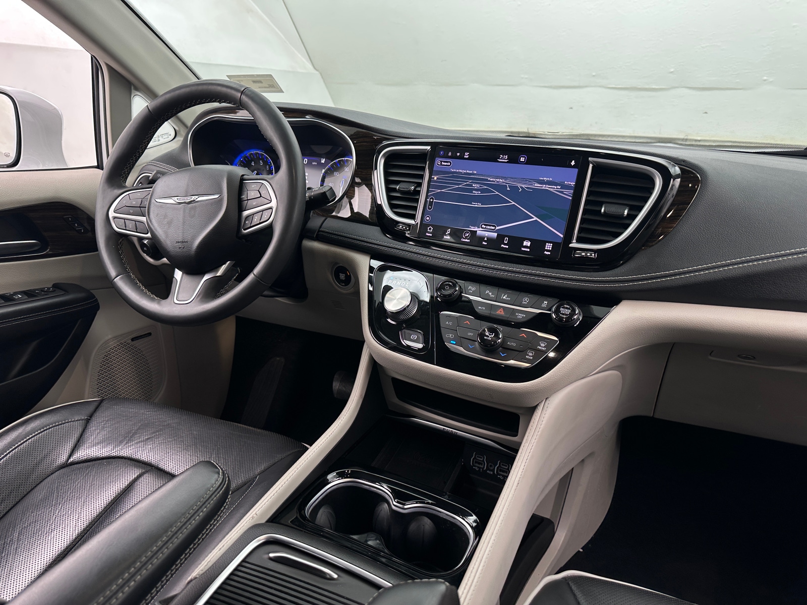 Thumbnail: 2022 Chrysler Pacifica - 2