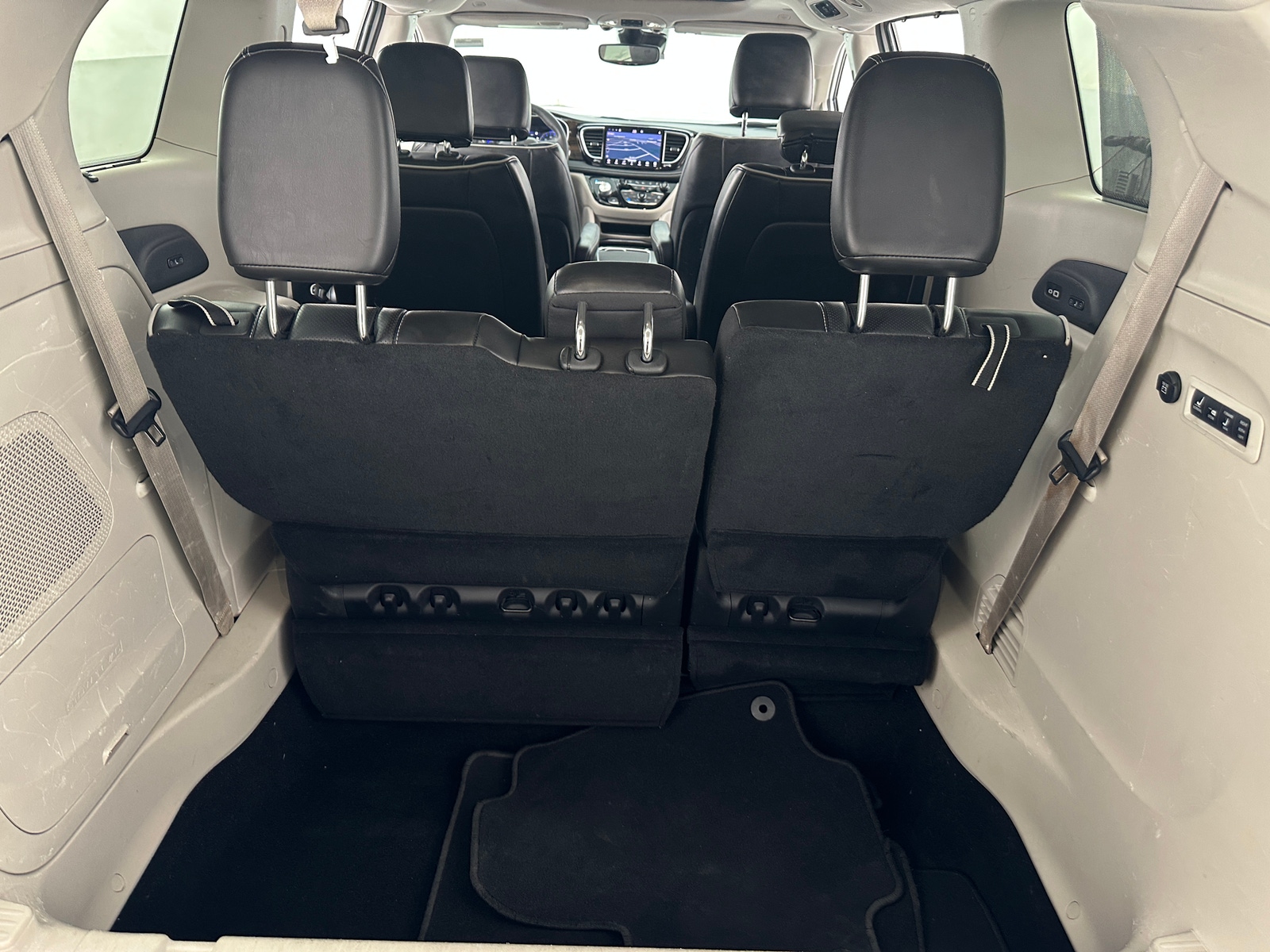 Thumbnail: 2022 Chrysler Pacifica - 6