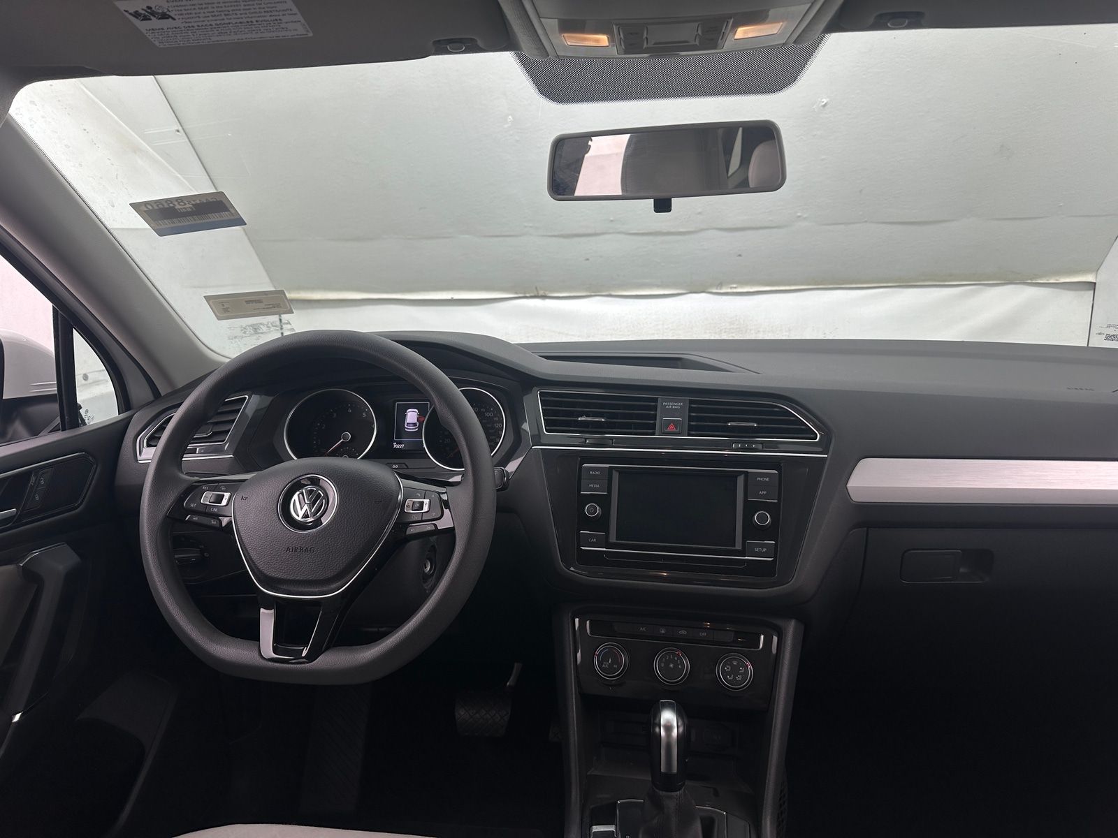 Thumbnail: 2018 Volkswagen Tiguan - 3