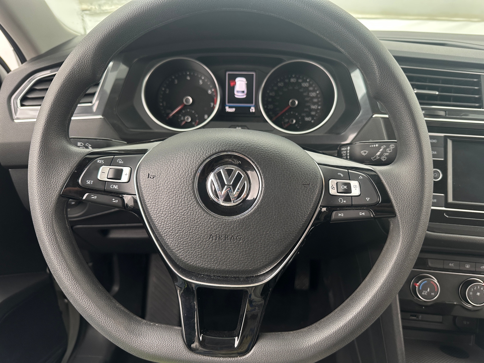 Thumbnail: 2018 Volkswagen Tiguan - 5