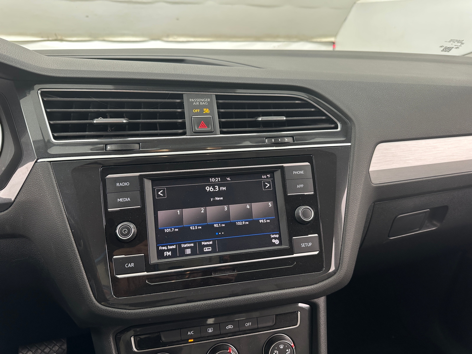 Thumbnail: 2018 Volkswagen Tiguan - 4