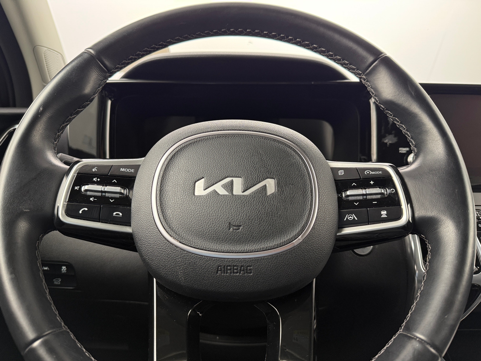 Thumbnail: 2022 Kia Sorento - 4