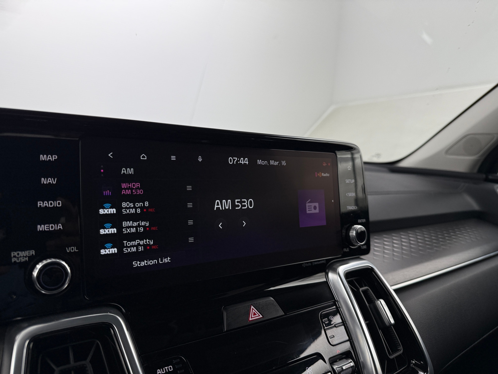 Thumbnail: 2022 Kia Sorento - 3