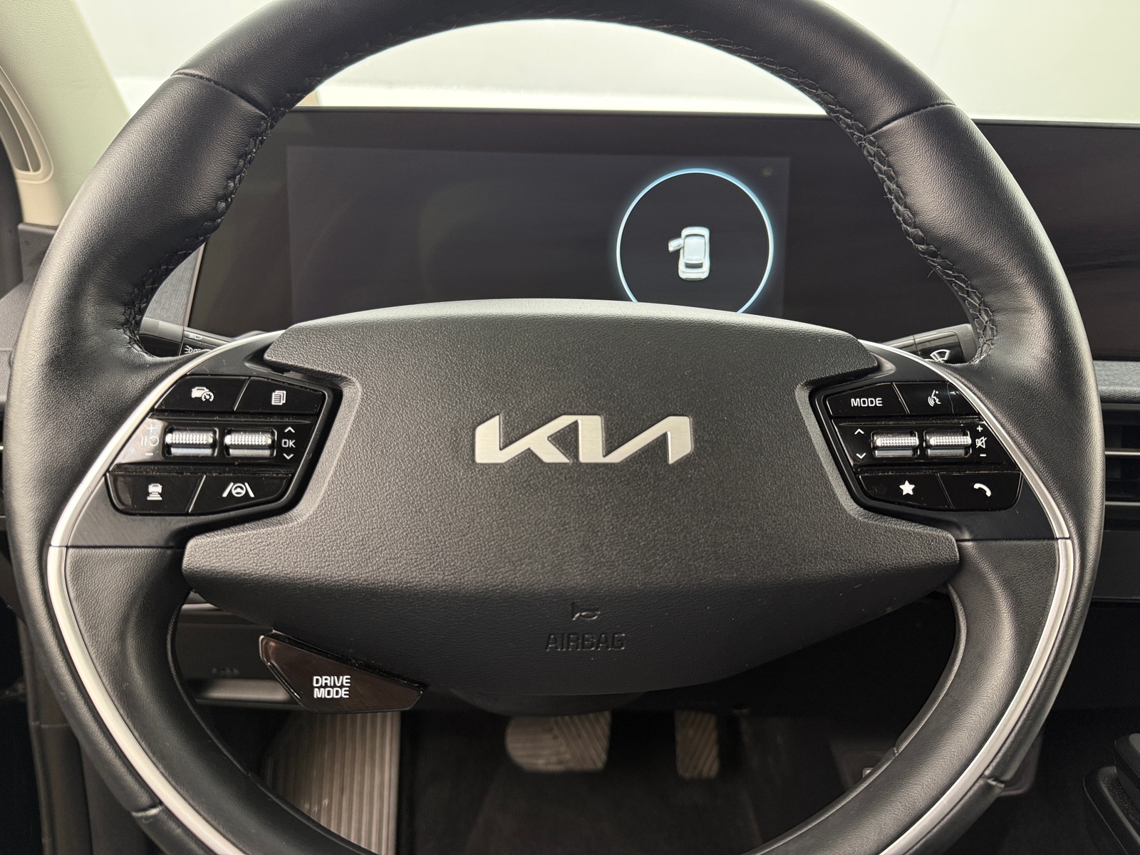 Thumbnail: 2022 Kia EV6 - 4
