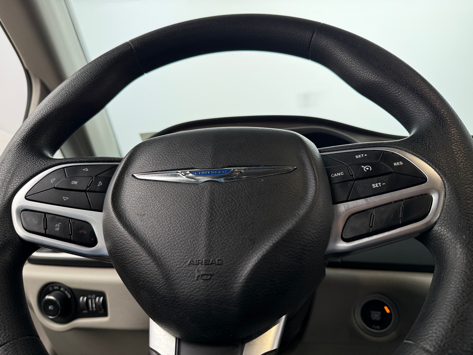 Thumbnail: 2019 Chrysler Pacifica - 5