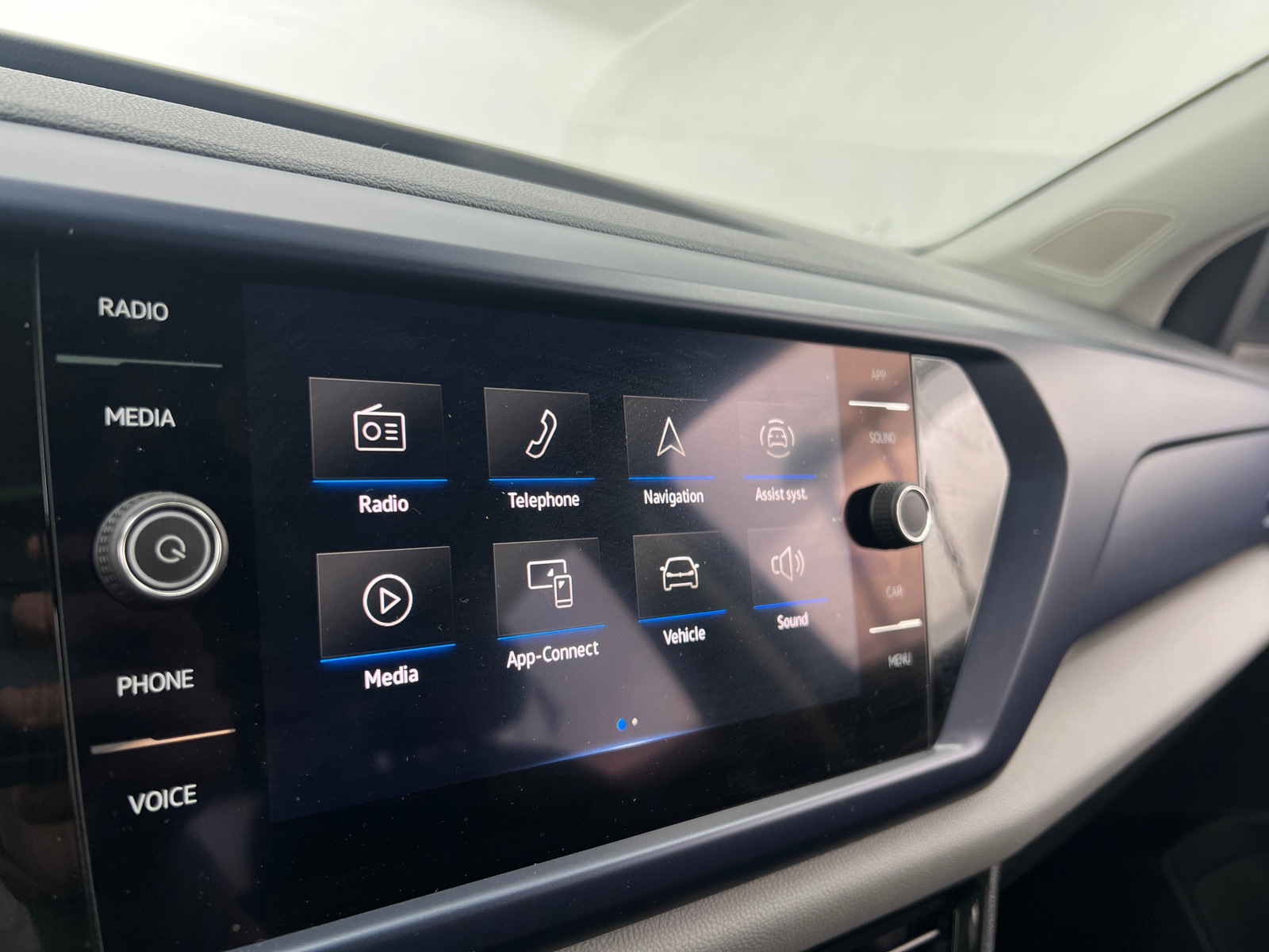 Thumbnail: 2022 Volkswagen Taos - 4