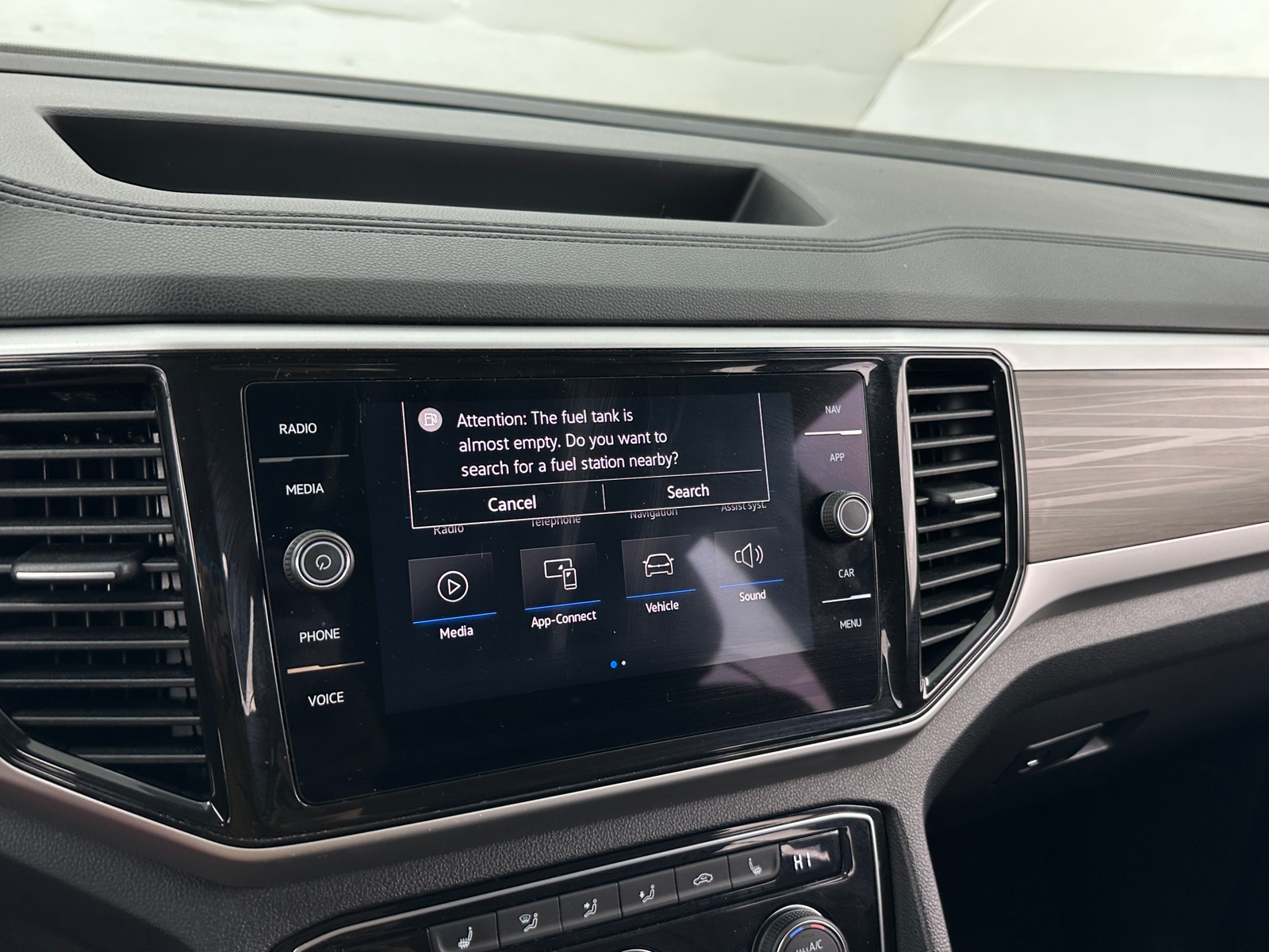 Thumbnail: 2023 Volkswagen Atlas - 3